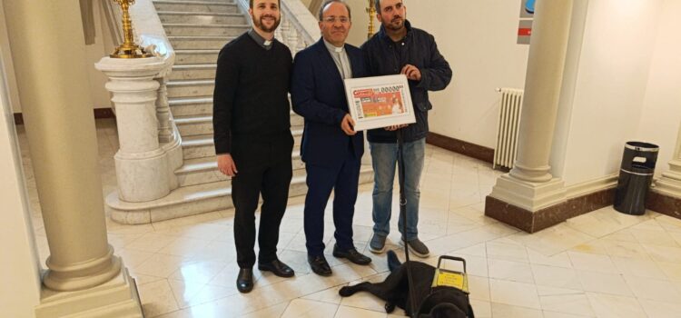 Burgos recibe el cupón conmemorativo de la ONCE por el viaje de León XIV
