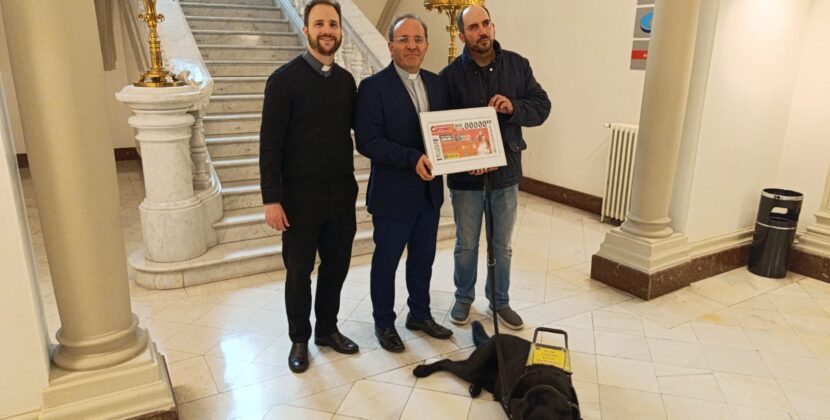 Burgos recibe el cupón conmemorativo de la ONCE por el viaje de León XIV