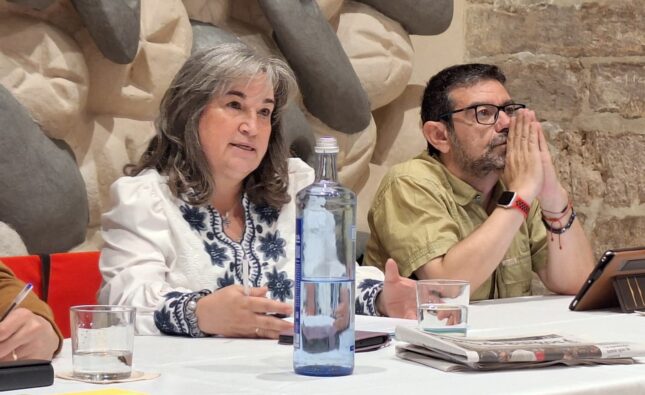 El Departamento de Formación Sociopolítica reflexiona sobre la comunicación acompañado de dos periodistas