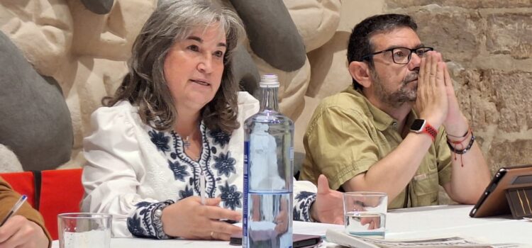 El Departamento de Formación Sociopolítica reflexiona sobre la comunicación acompañado de dos periodistas