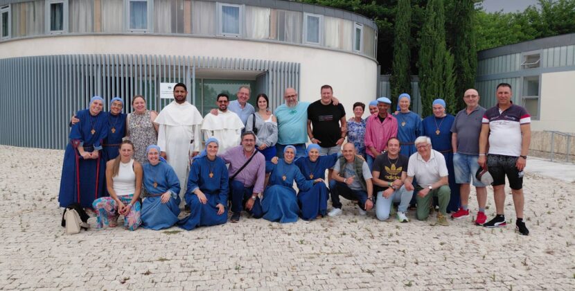 Varios internos del Centro Penitenciario de Burgos visitan a las Iesu Communio