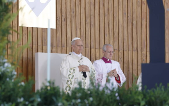 Más de mil burgaleses participan en la misa del Corpus presidida por León XIV en Madrid