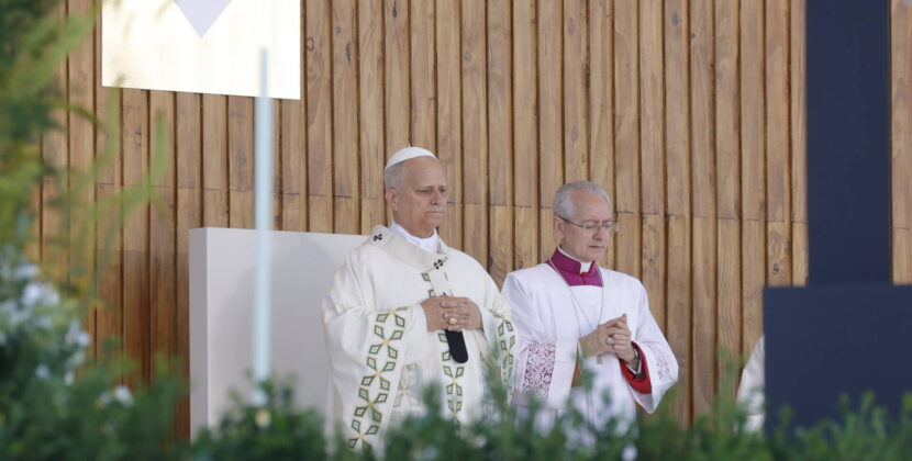 Más de mil burgaleses participan en la misa del Corpus presidida por León XIV en Madrid