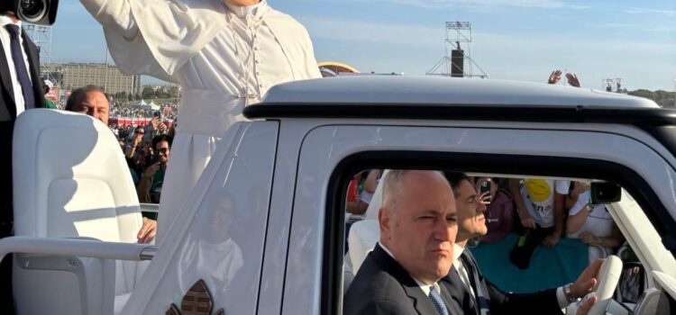 «Santo Padre, ¡bienvenido a su casa!»