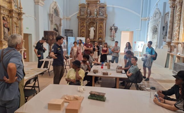 Un taller de escultura para acercar el patrimonio a las nuevas generaciones