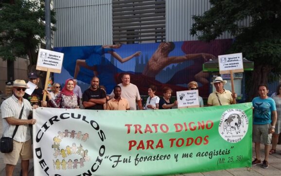 El Círculo de Silencio de Burgos reclama dignidad para las personas migrantes presas