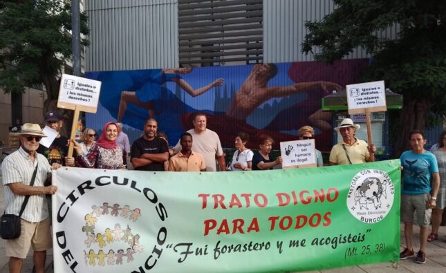 El Círculo de Silencio de Burgos reclama dignidad para las personas migrantes presas