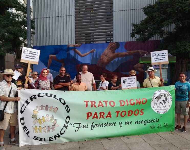 El Círculo de Silencio de Burgos reclama dignidad para las personas migrantes presas