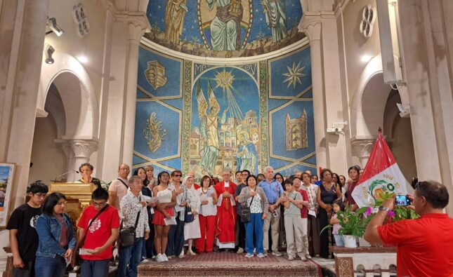 La comunidad peruana de Burgos celebra sus Fiestas Patrias con una oración por el futuro del país
