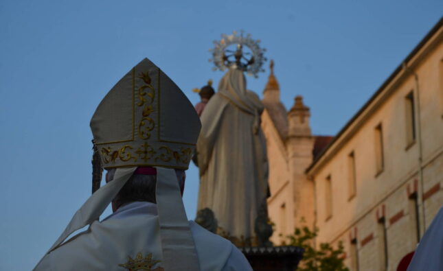 «Virgen del Carmen: esperanza en la travesía de la vida»