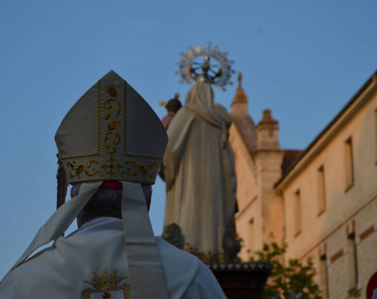«Virgen del Carmen: esperanza en la travesía de la vida»
