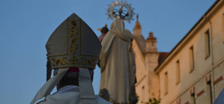 «Virgen del Carmen: esperanza en la travesía de la vida»