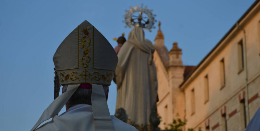 «Virgen del Carmen: esperanza en la travesía de la vida»