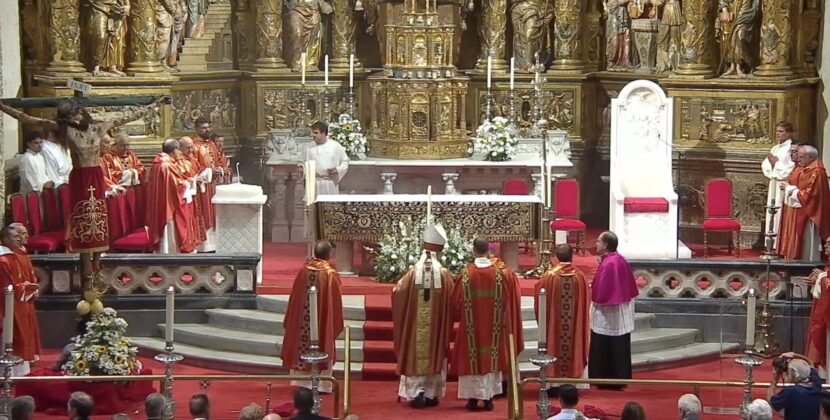 D. Mario Iceta, Arzobispo de Burgos, preside la Fiesta de la Exaltación de la Cruz y su procesión después de ocho meses