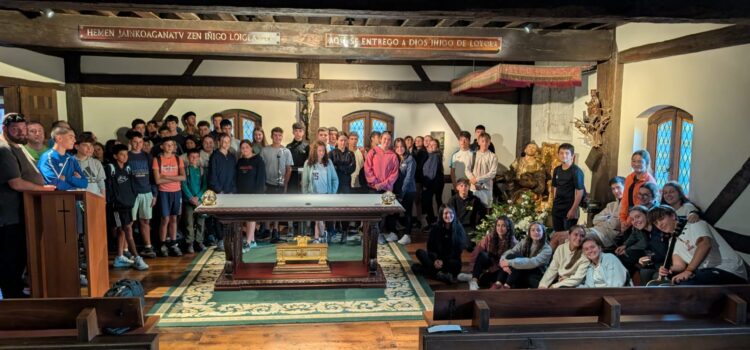 56 jóvenes diocesanos, acompaños por 4 sacerdotes, realizan el Camino Ignaciano, al inicio del curso pastoral