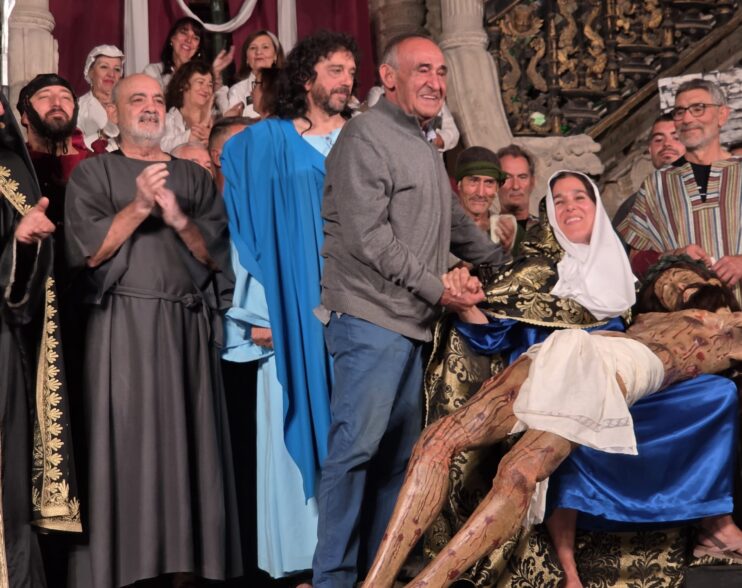 800 personas se emocionan con la Pasión del Santo Cristo de Ernesto Pérez