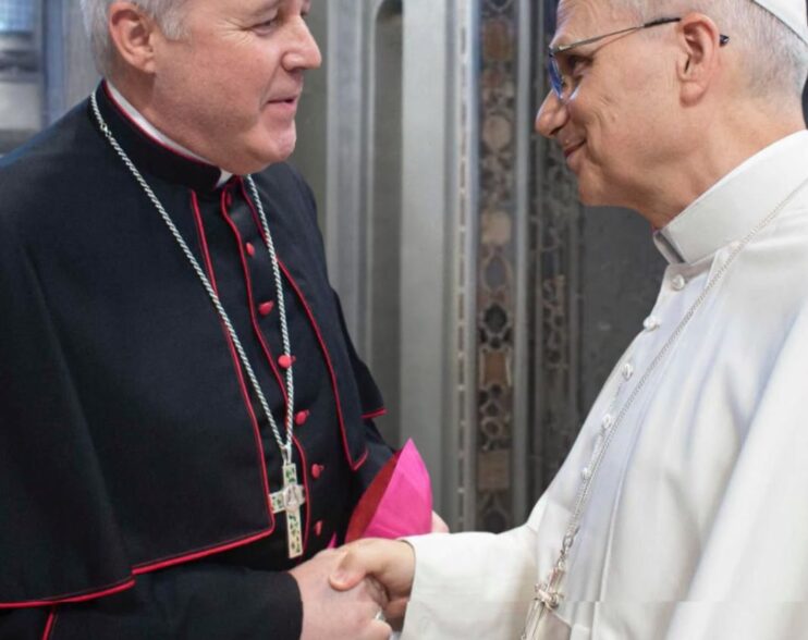 Oración de don Mario Iceta por la salud del Santo Padre, el Papa León XIV
