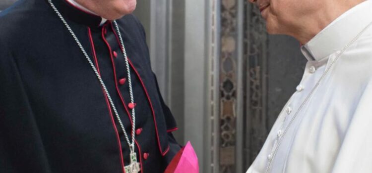 Oración de don Mario Iceta por la salud del Santo Padre, el Papa León XIV