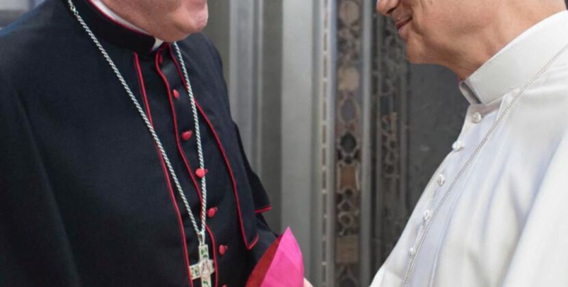 Oración de don Mario Iceta por la salud del Santo Padre, el Papa León XIV